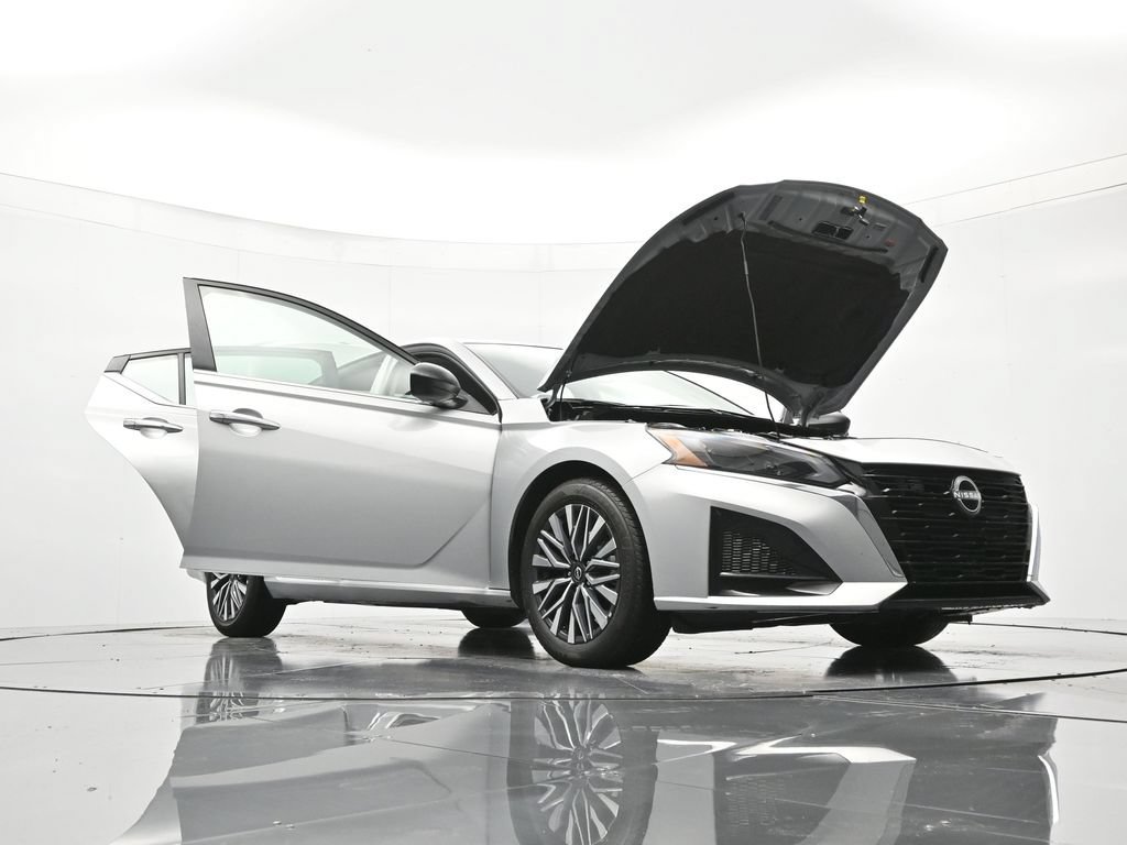 Certified 2025 Nissan Altima 2.5 SV FWD image 49