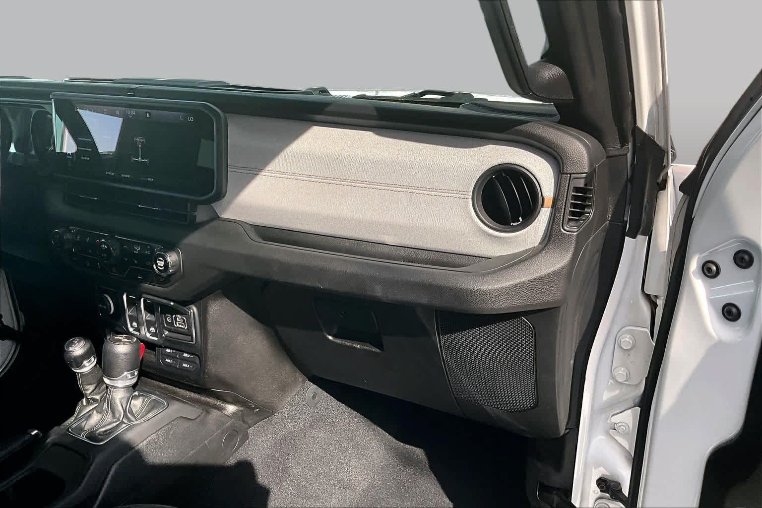 Used 2024 Jeep Wrangler Sport AWD/4WD image 17