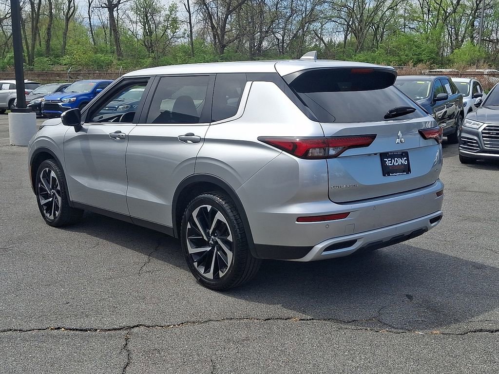 Used 2024 Mitsubishi Outlander SE Black Edition image 7