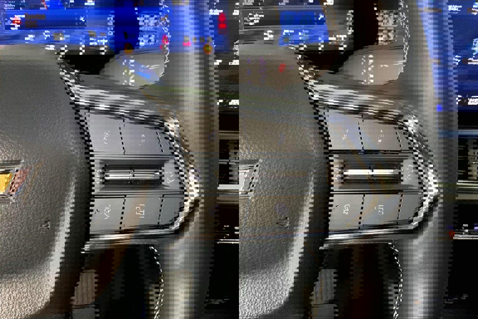 Used 2025 Chevrolet Equinox EV LT w/ Convenience Package FWD image 19