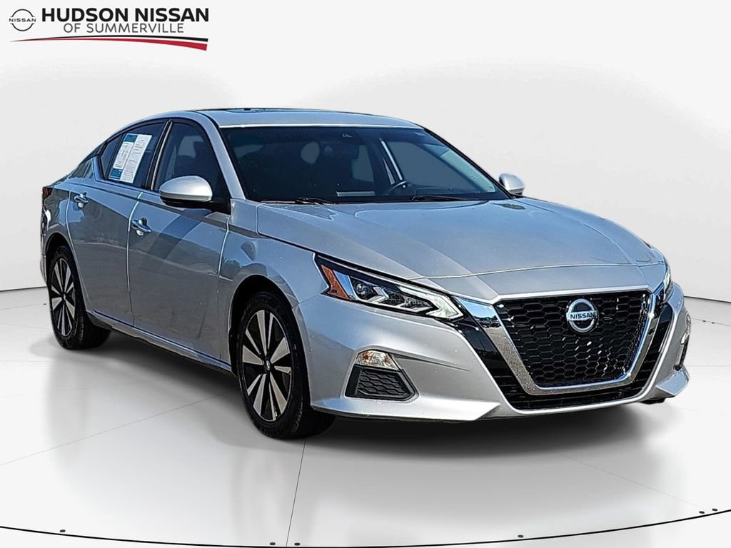 Used 2022 Nissan Altima 2.5 SV w/ SV Premium Package image 1