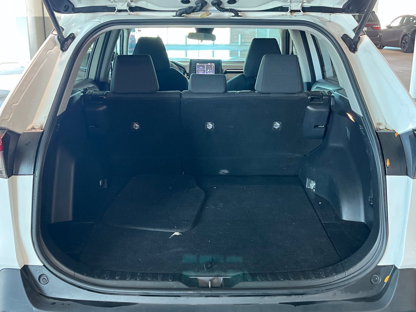 Used 2021 Toyota RAV4 LE AWD/4WD image 10