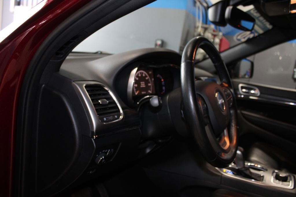 Used 2020 Jeep Grand Cherokee Limited AWD/4WD image 13