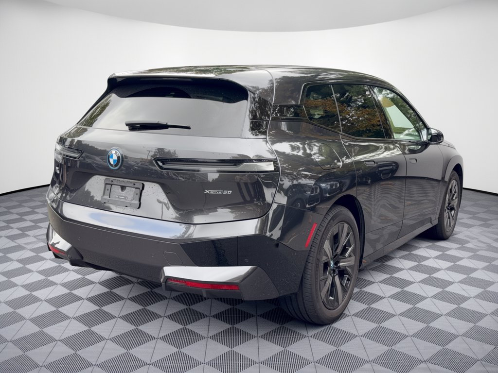 Used 2024 BMW iX xDrive50 w/ Sport Package AWD/4WD image 9