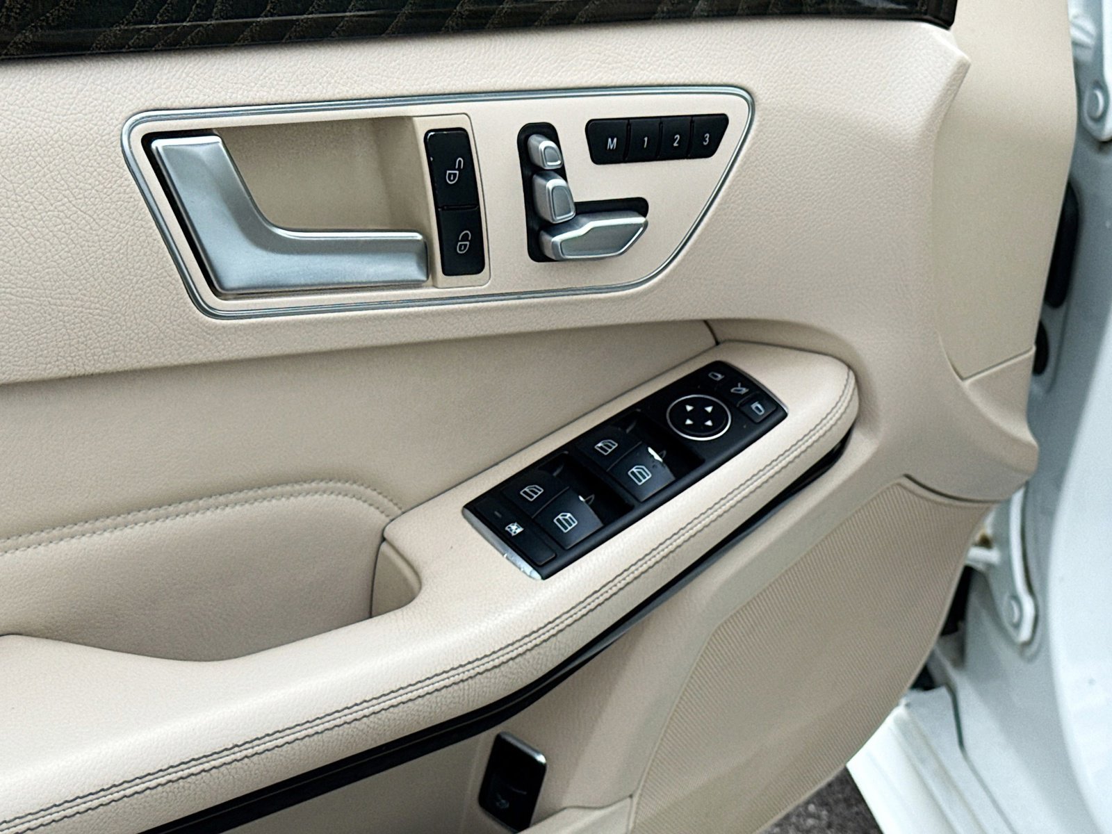 Used 2016 Mercedes-Benz E 350 4MATIC Sedan image 7