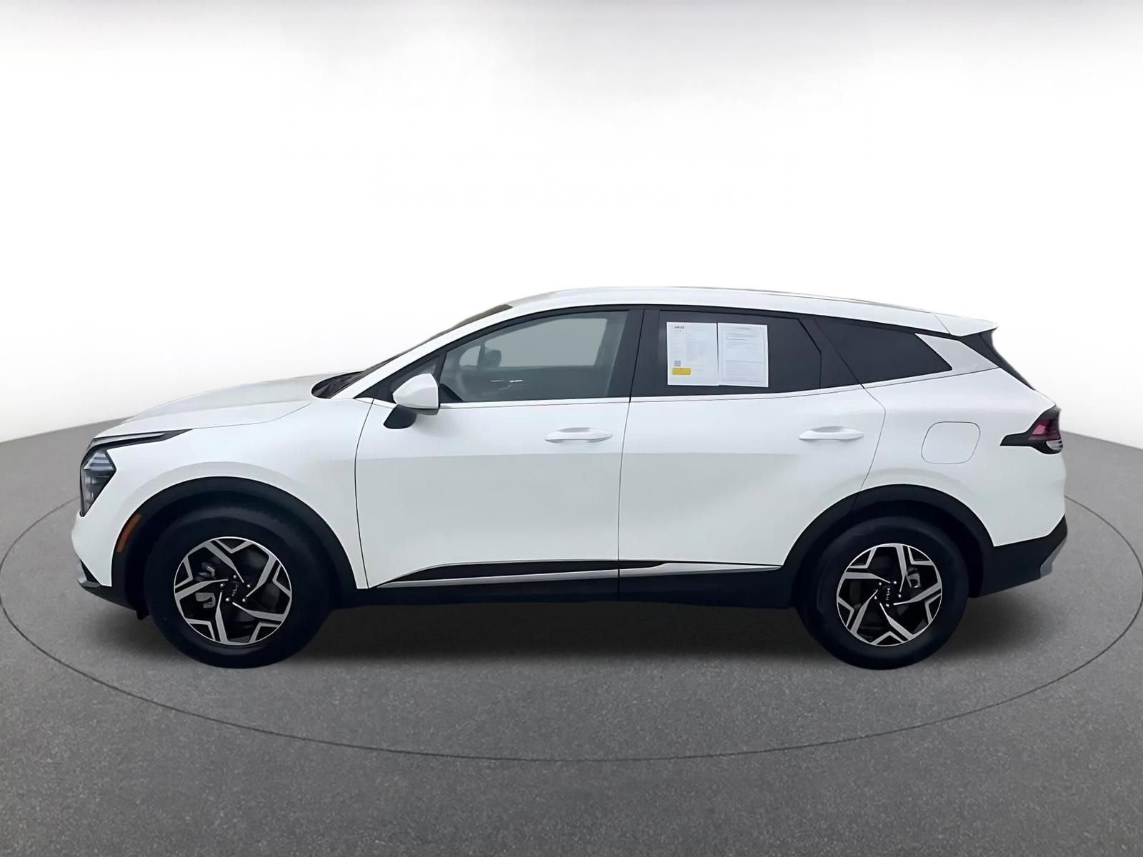 Used 2025 Kia Sportage LX FWD image 9