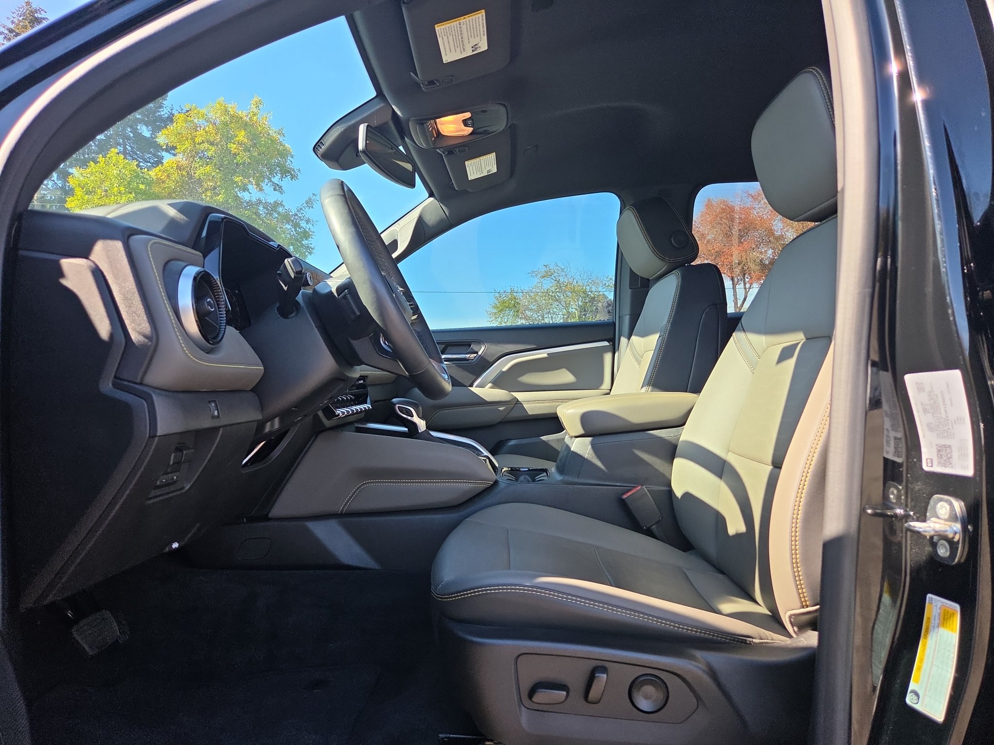 Used 2023 Chevrolet Colorado ZR2 w/ ZR2 Convenience Package III AWD/4WD image 16