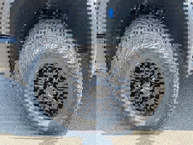 Used 2024 Chevrolet Silverado 2500 ZR2 w/ Technology Package image 13