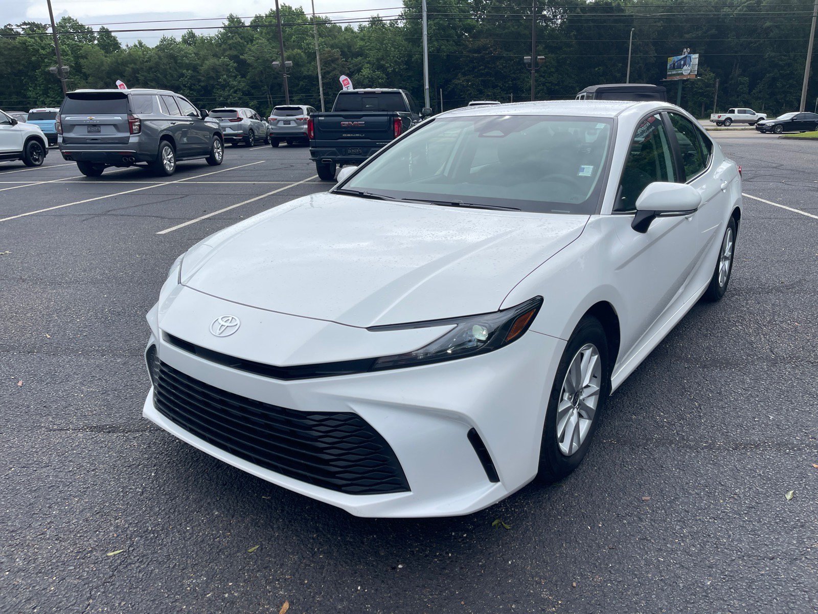 Used 2025 Toyota Camry LE FWD image 3