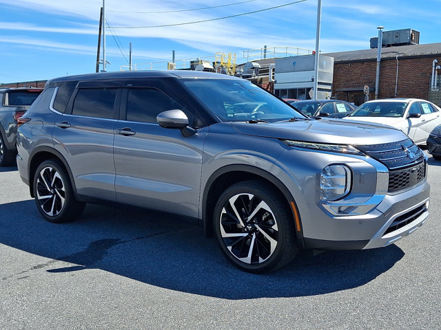 Used 2024 Mitsubishi Outlander SE AWD/4WD image 3