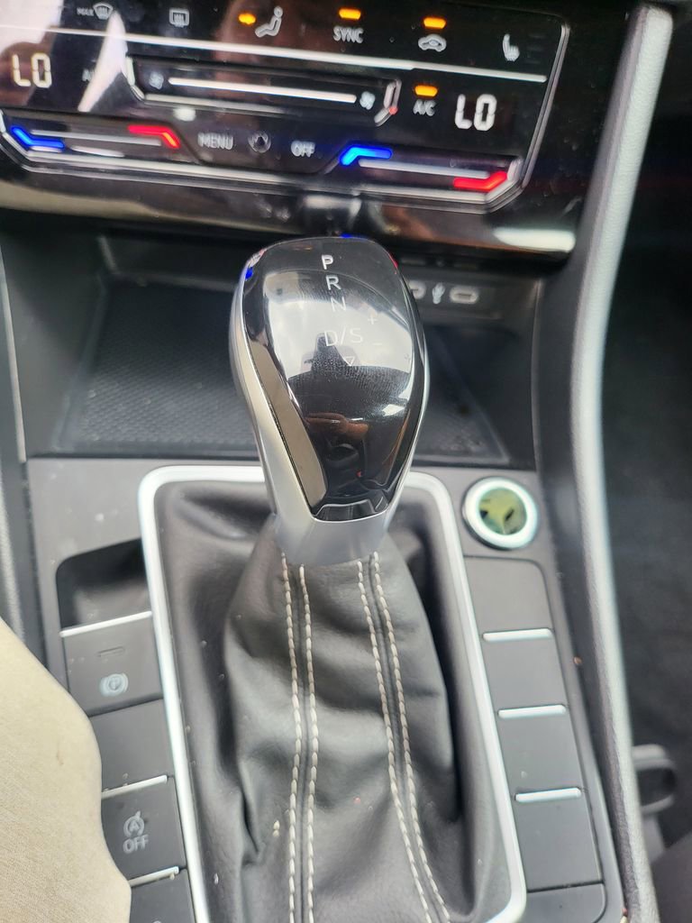 Used 2025 Volkswagen Jetta Sport image 8