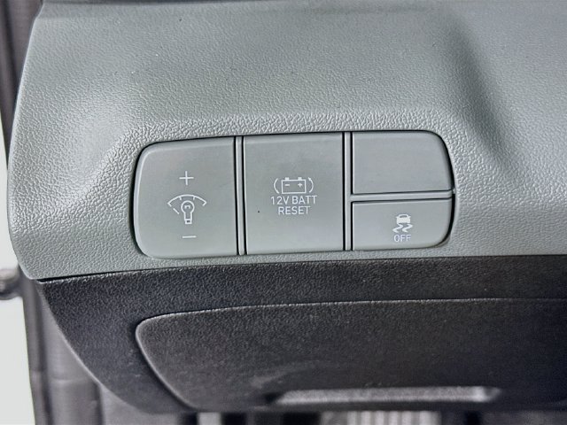 Used 2025 Hyundai Elantra Limited FWD image 26