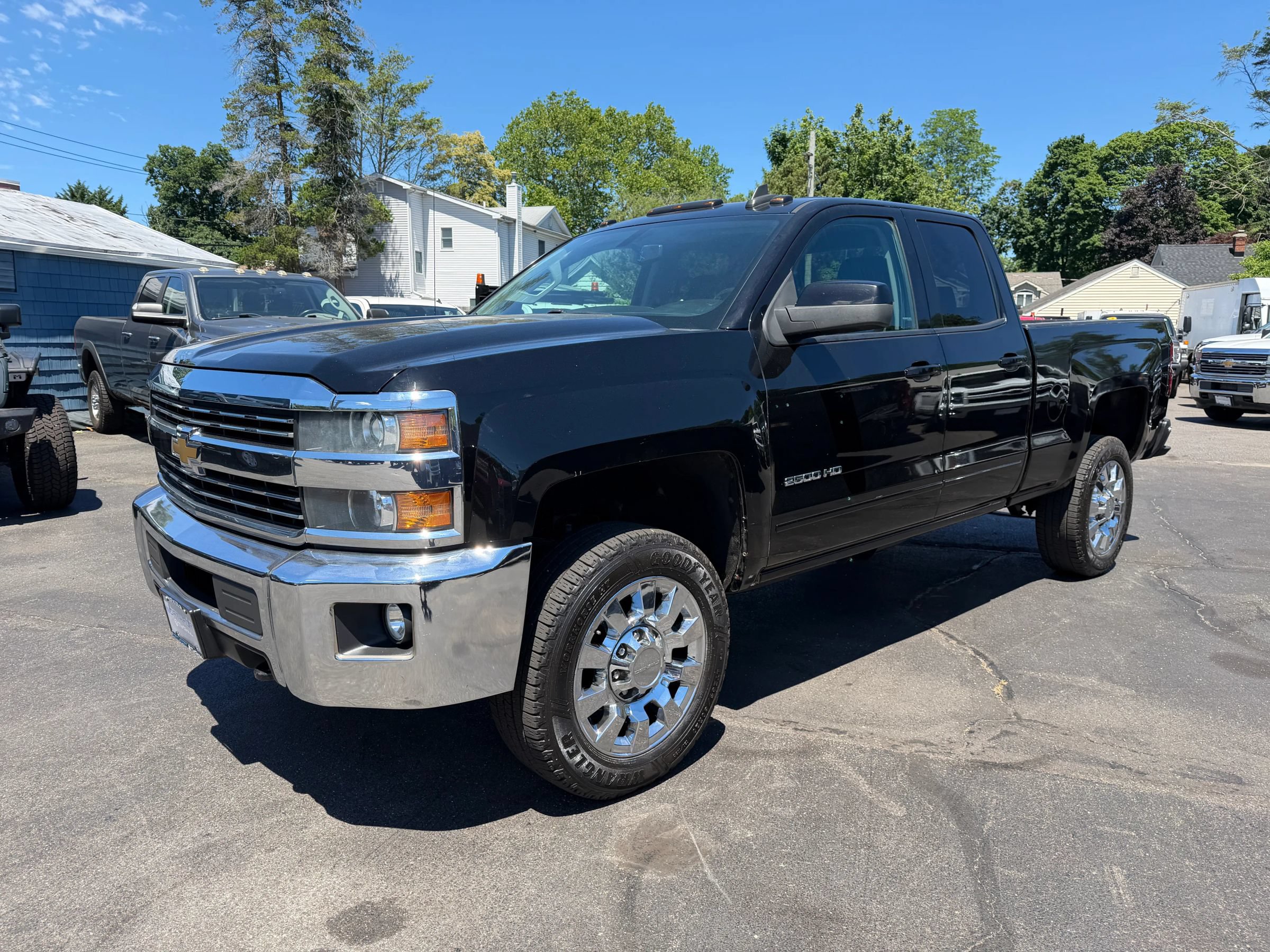 Used 2015 Chevrolet Silverado 2500 LT w/ LT Convenience Package AWD/4WD image 2