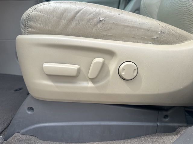 Used 2015 Toyota Sienna LE FWD image 35