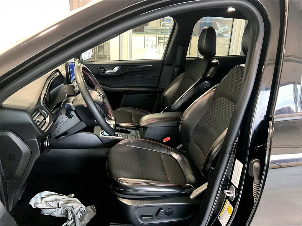 Used 2025 Ford Escape ST-Line AWD/4WD image 10