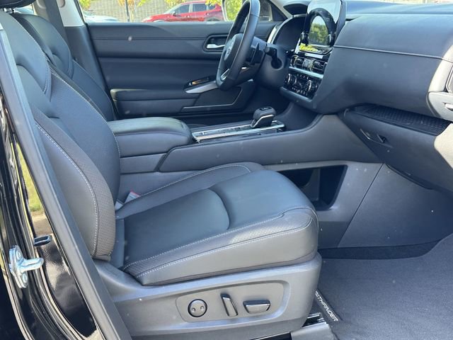 Certified 2025 Nissan Pathfinder SL w/ Black Appearance Package image 14