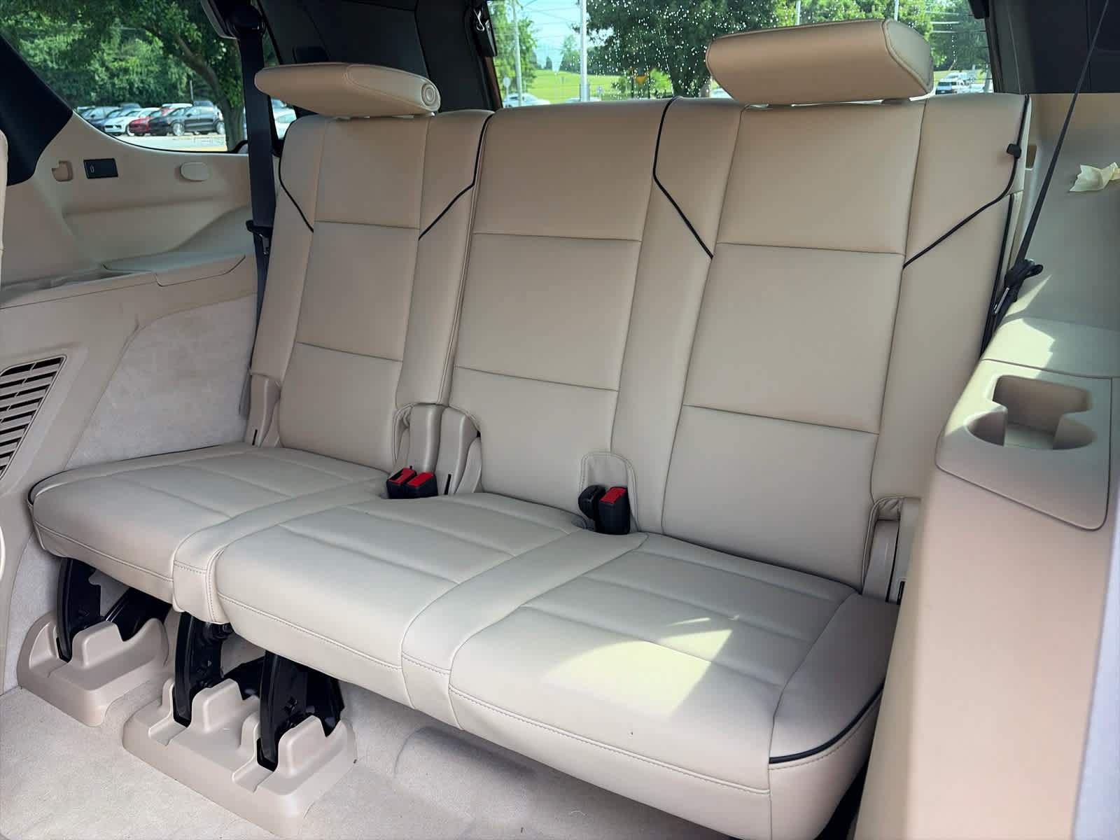 Used 2023 Cadillac Escalade Premium Luxury w/ LPO, Radiant Package AWD/4WD image 9