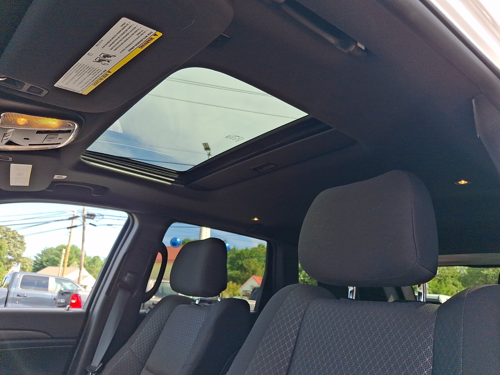 Used 2019 Jeep Grand Cherokee Laredo AWD/4WD image 14