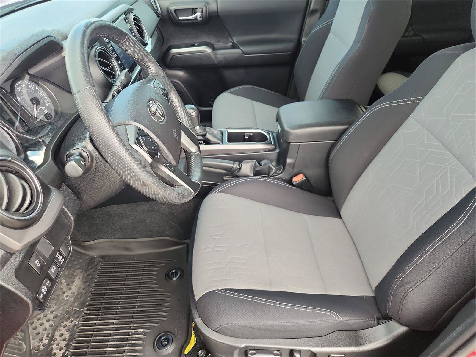Used 2021 Toyota Tacoma TRD Off-Road w/ Technology Package AWD/4WD image 18