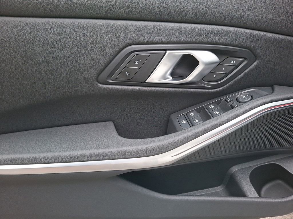 Certified 2025 BMW 330i xDrive Sedan AWD/4WD image 8