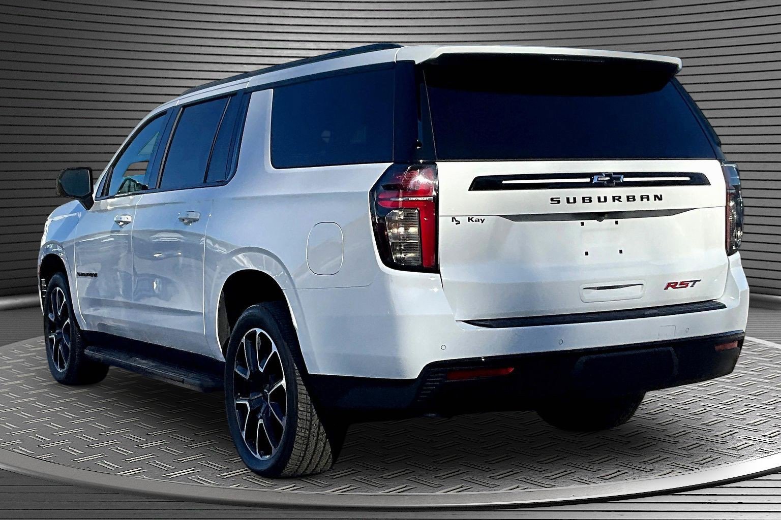Used 2024 Chevrolet Suburban RST w/ Luxury Package AWD/4WD image 4