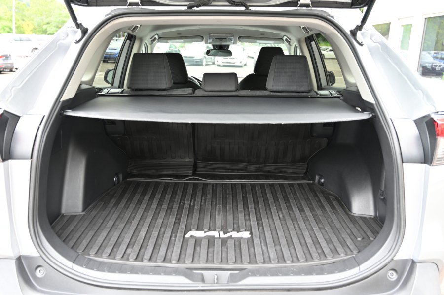 Used 2023 Toyota RAV4 LE AWD/4WD image 14