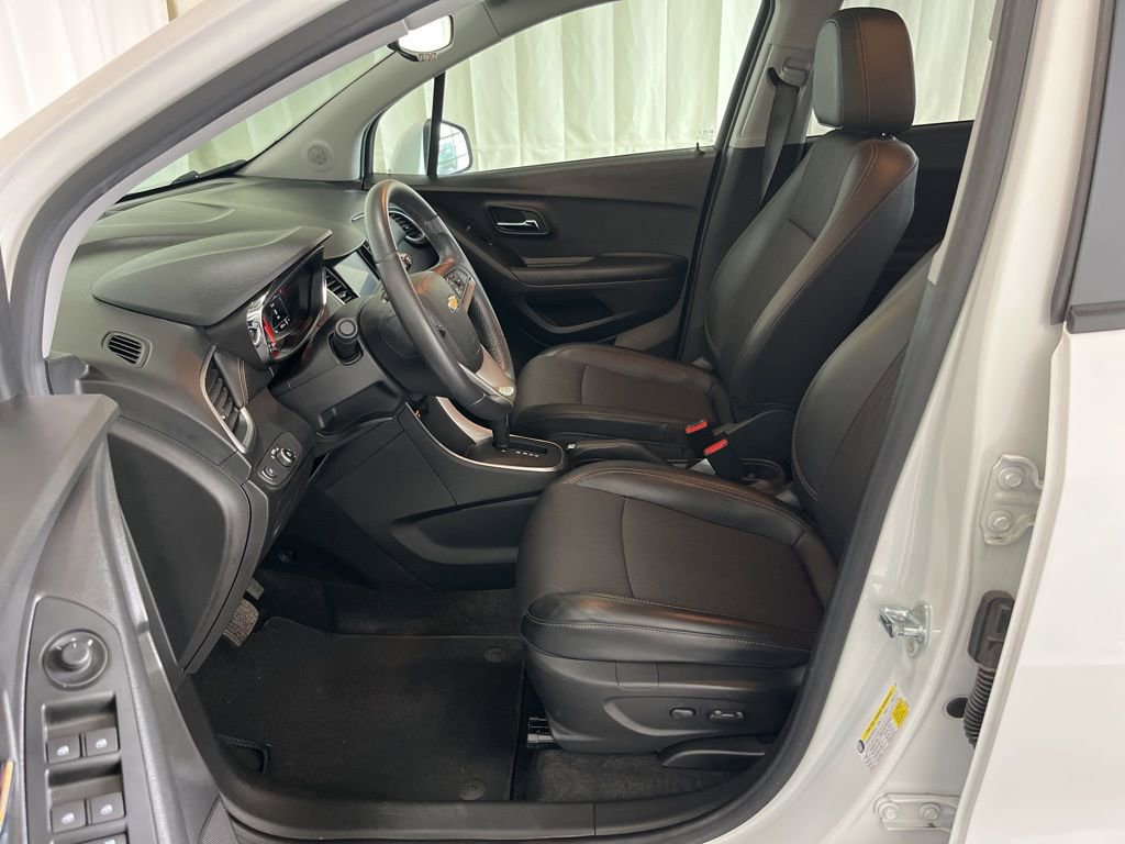 Used 2022 Chevrolet Trax LT w/ Driver Confidence Package image 3