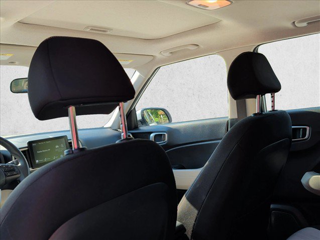 Used 2025 Hyundai Venue SEL FWD image 18