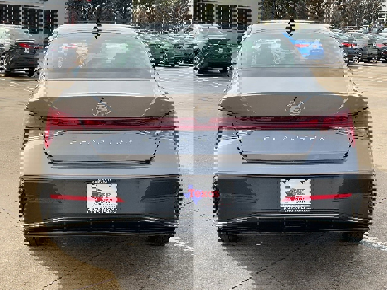 Used 2025 Hyundai Elantra SEL image 6