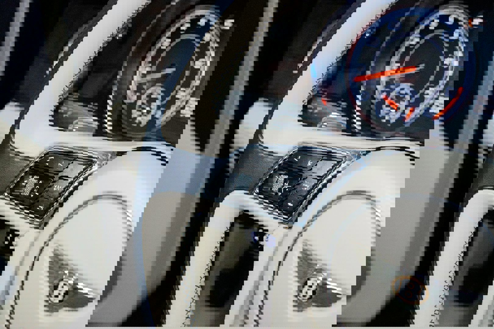 Used 2020 Bentley Bentayga V8 image 46