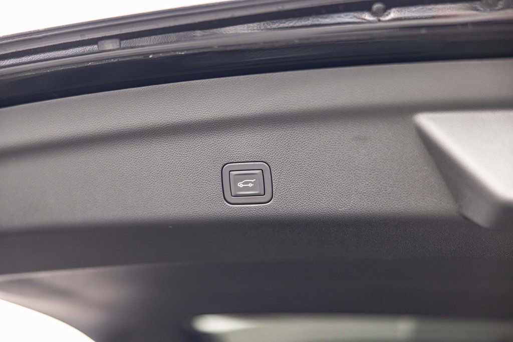 Used 2025 Cadillac Escalade Luxury image 18