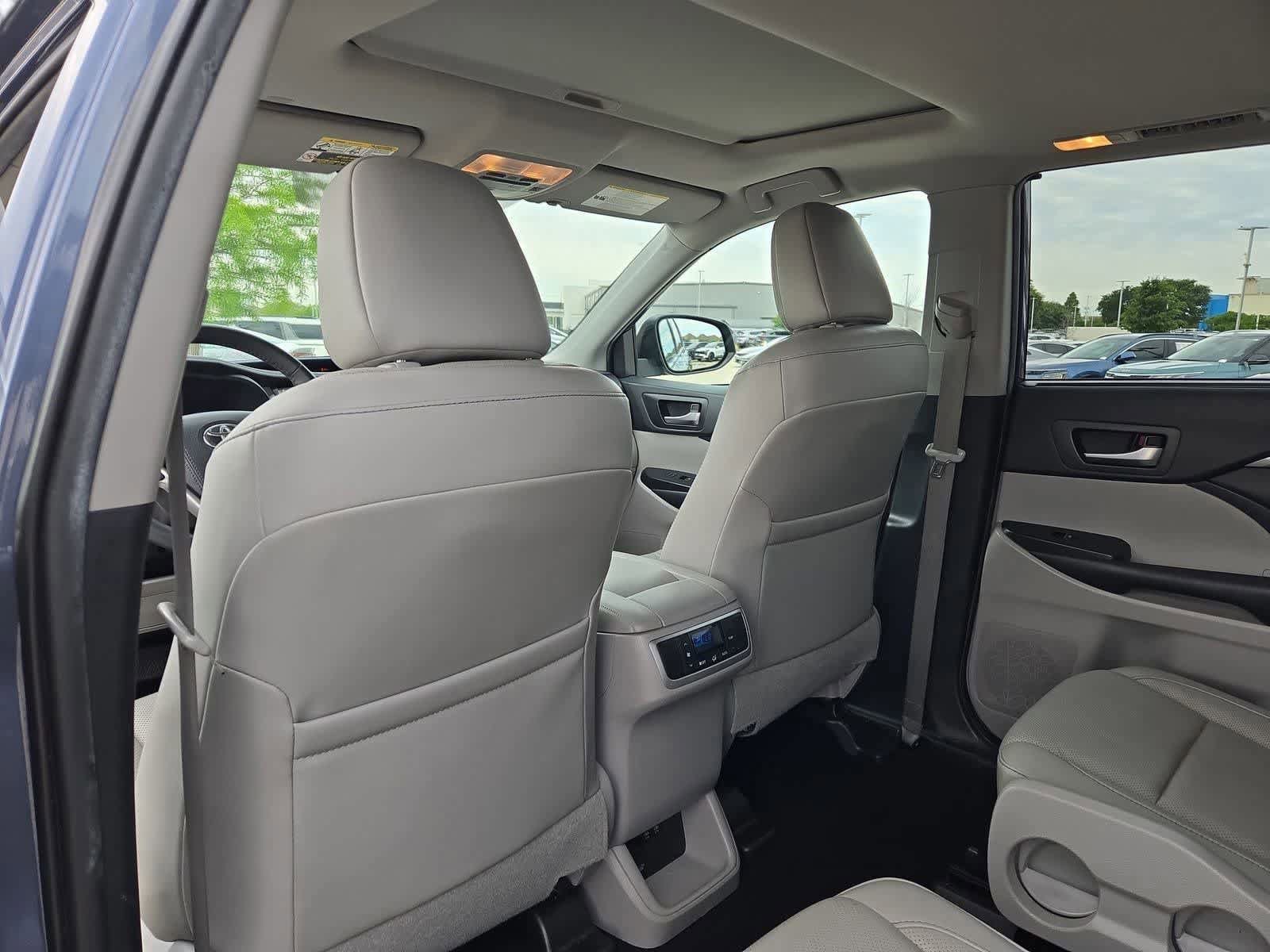 Used 2019 Toyota Highlander Limited AWD/4WD image 17