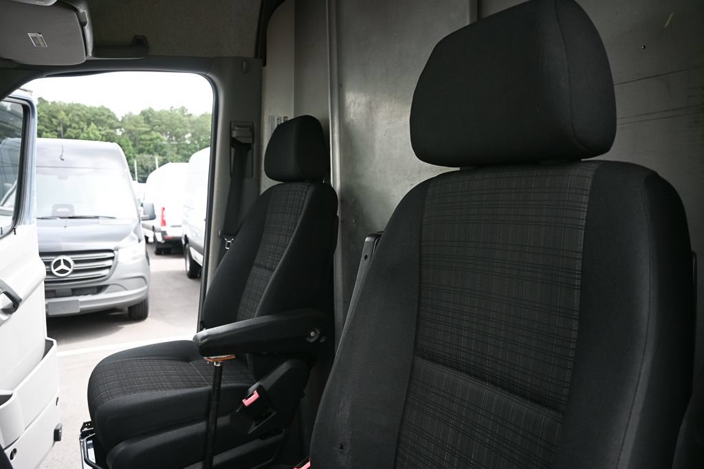 Used 2018 Mercedes-Benz Sprinter 2500 image 5