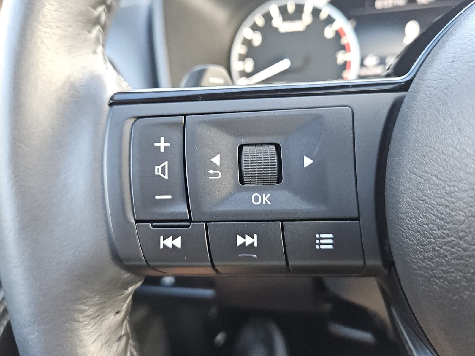 Used 2021 Nissan Rogue SV w/ Premium Package FWD image 12