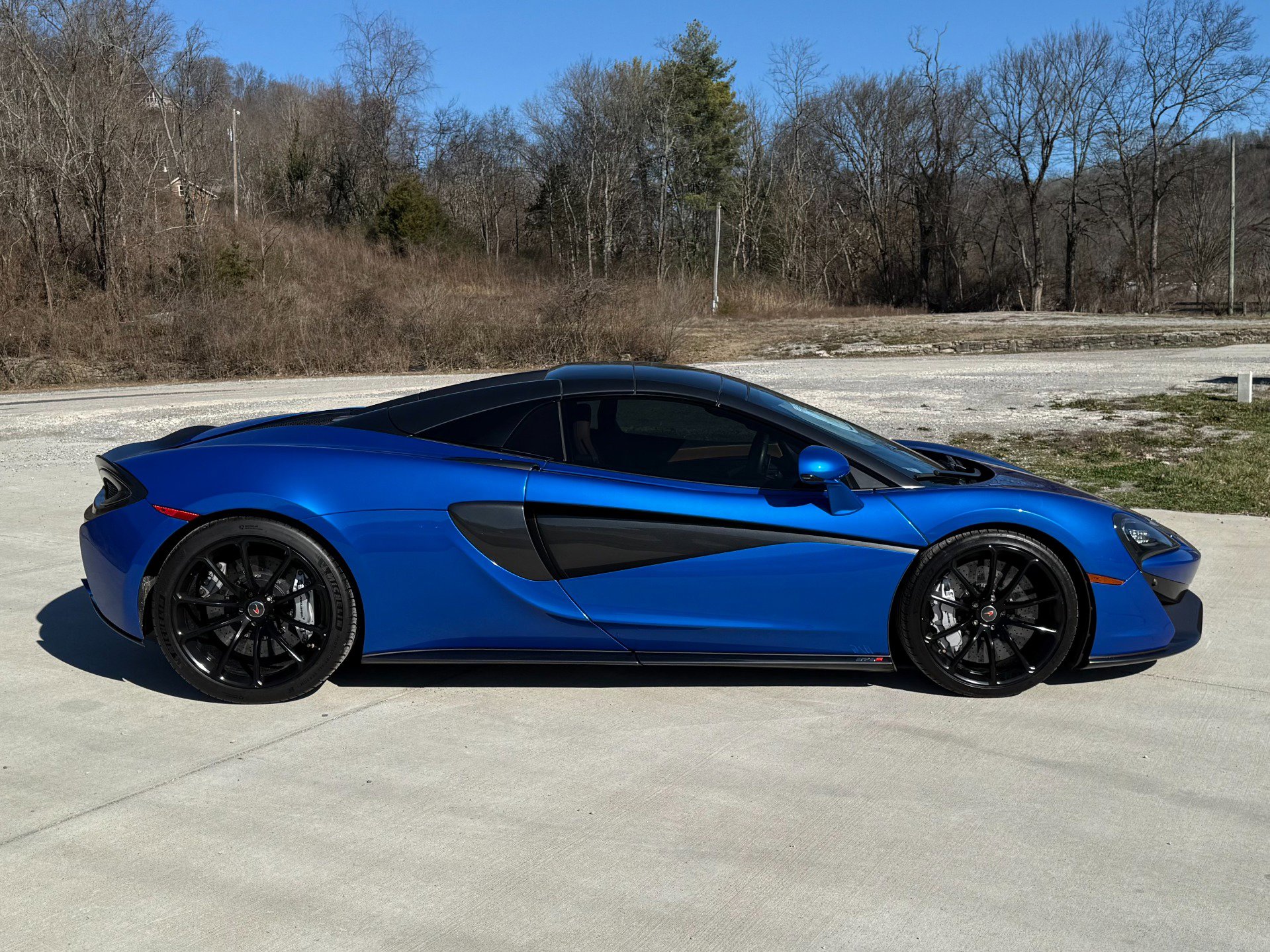 Used 2018 McLaren 570S Spider image 11