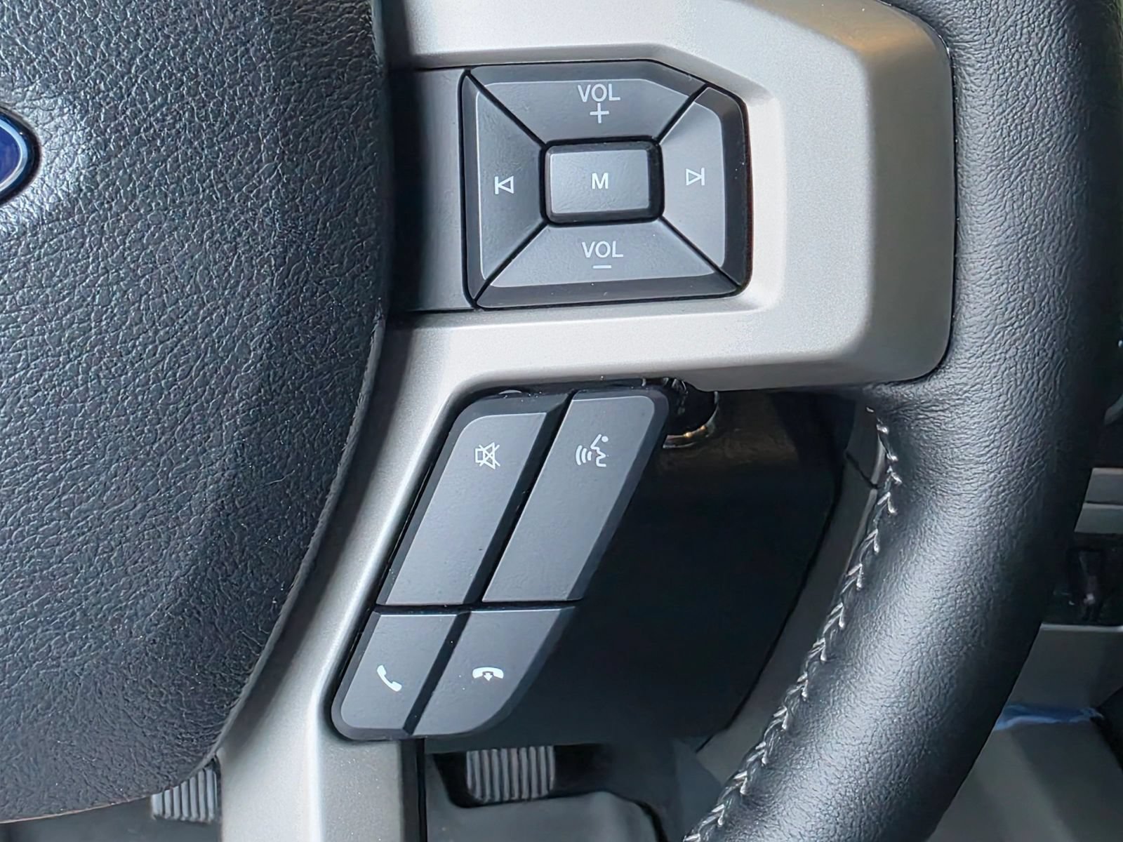 Used 2022 Ford F250 Lariat w/ Black Appearance Package AWD/4WD image 28