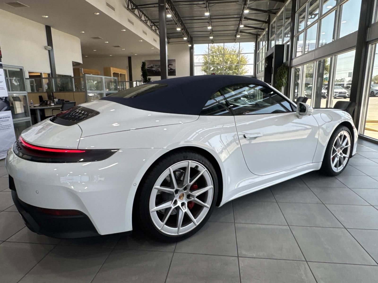 Used 2025 Porsche 911 Carrera image 28