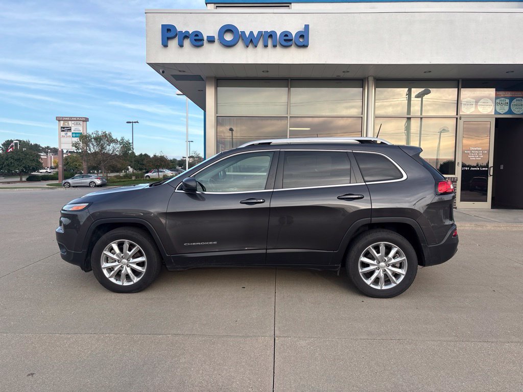 Used 2017 Jeep Cherokee Limited AWD/4WD image 8