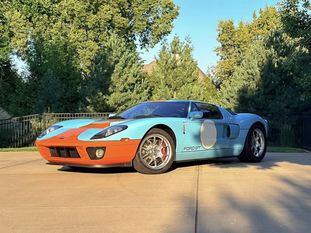 Used 2006 Ford GT RWD image 2