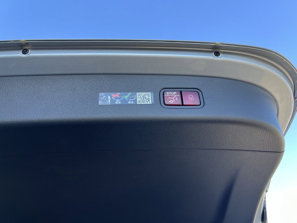 Used 2025 Mercedes-Benz GLC 350e 4MATIC image 61