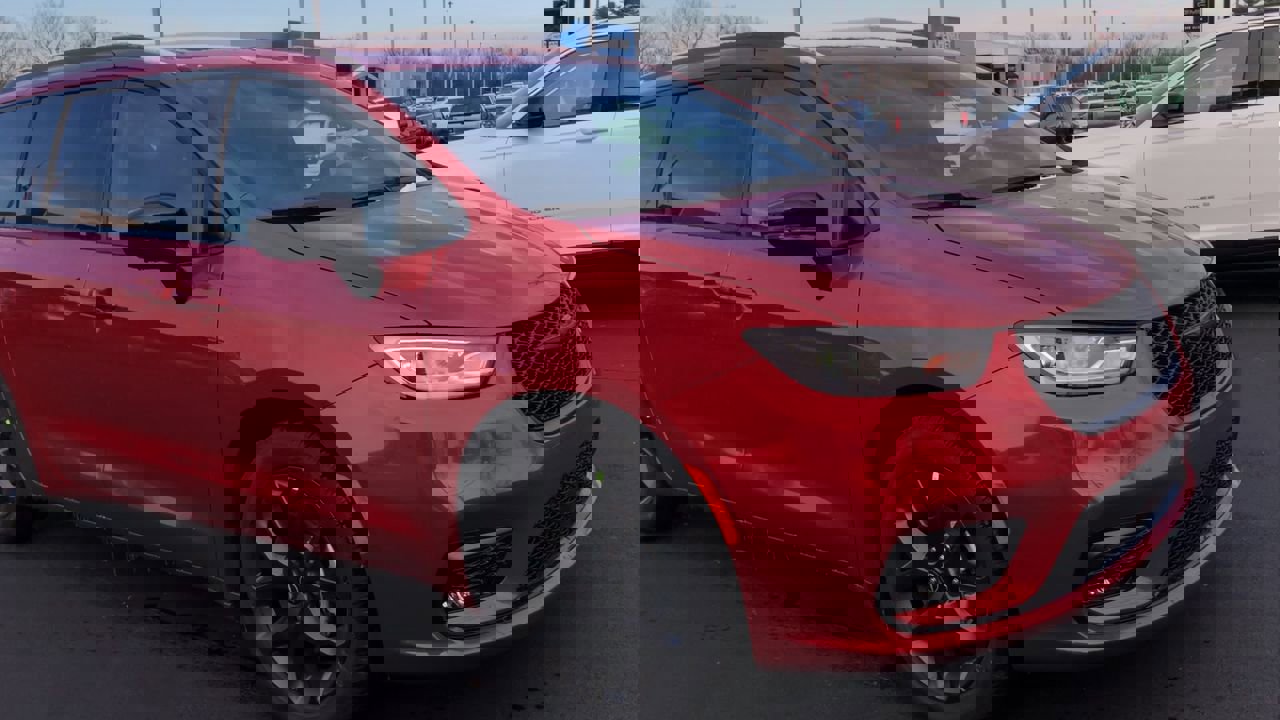 New 2026 Chrysler Pacifica Select w/ S Appearance Package image 2