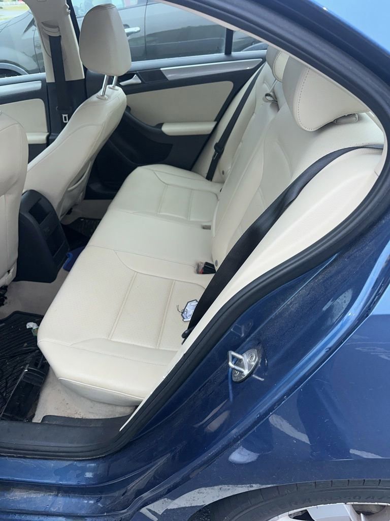Used 2016 Volkswagen Jetta SE FWD image 4