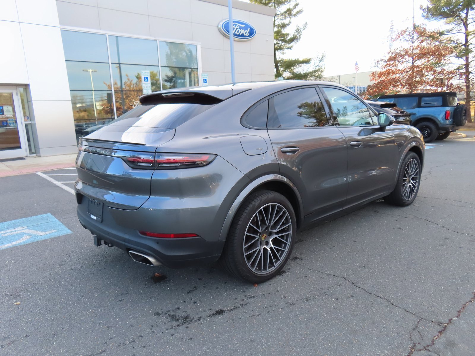 Used 2021 Porsche Cayenne Coupe image 5