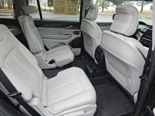 Used 2023 Jeep Grand Cherokee L Overland w/ Luxury Tech Group IV image 16