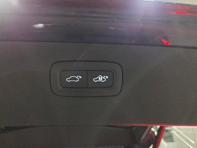 Used 2024 Volvo XC90 B6 Plus w/ Protection Package Premier image 14