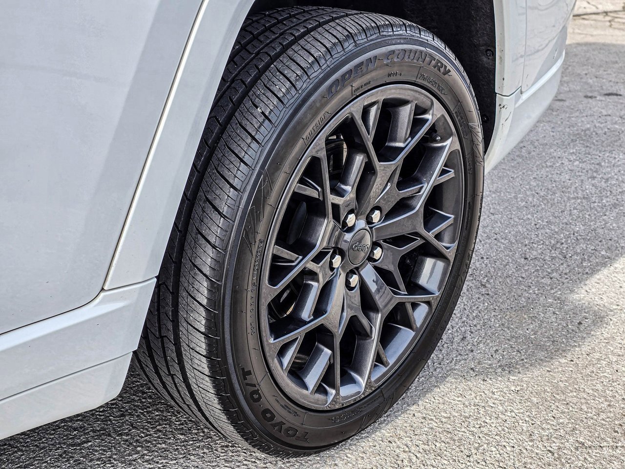 Used 2024 Jeep Grand Cherokee L Summit image 9