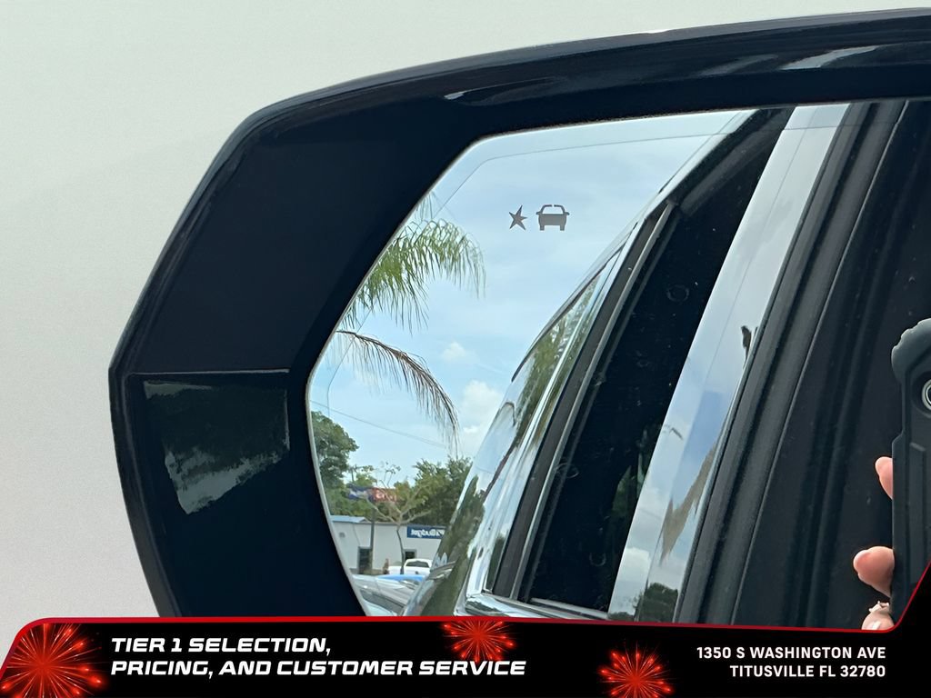 Used 2025 Chevrolet Suburban Premier RWD image 41