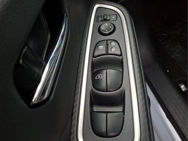 Certified 2025 Nissan Versa SR w/ Trunk Package FWD image 17