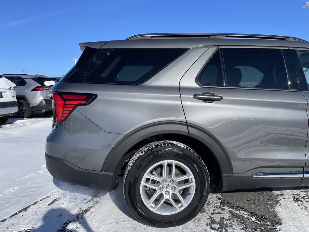 Used 2025 Ford Explorer Active image 39