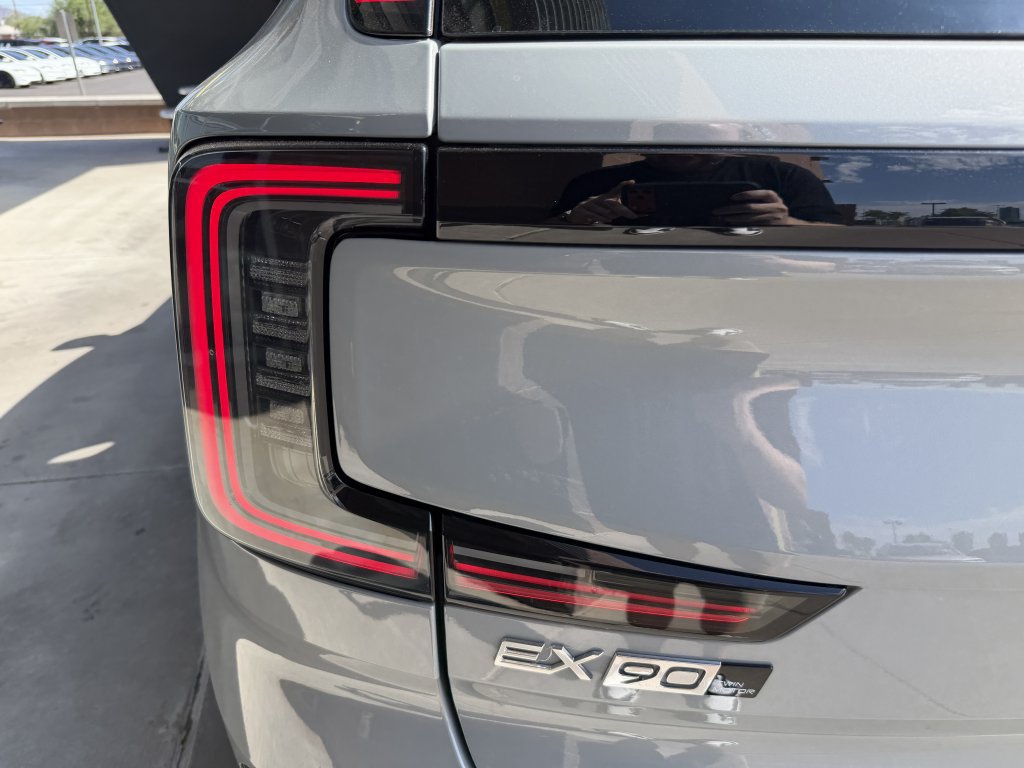 Used 2025 Volvo EX90 Ultra AWD/4WD image 14